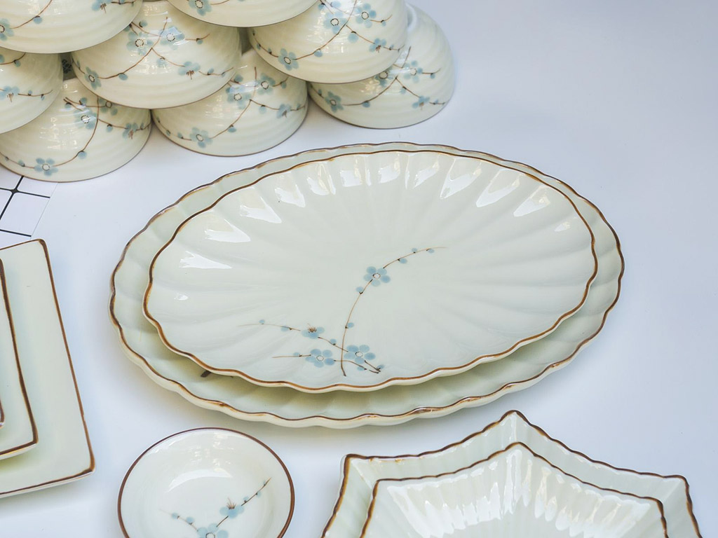 Bộ bát đĩa Bát Tràng men kem vẽ hoa Đào xanh đầy đủ 6